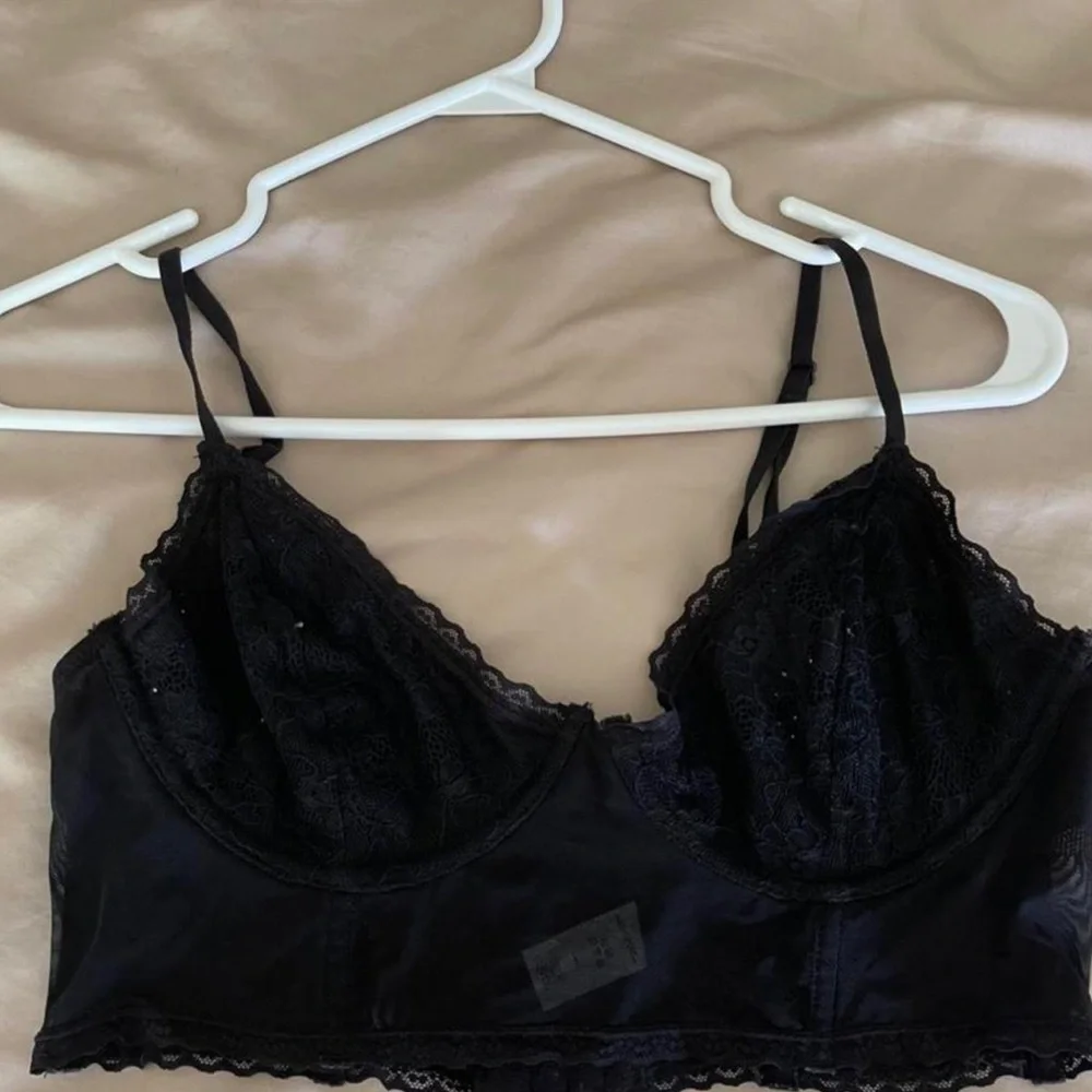 Black bustier lace bralette - Picture 2 of 4